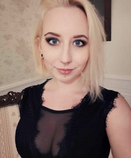 Methvespertine model free photo