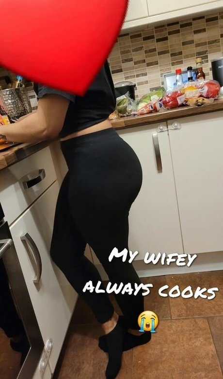 Safsquatch model pornographic image