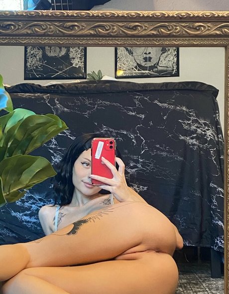 lolaminavip model free photo