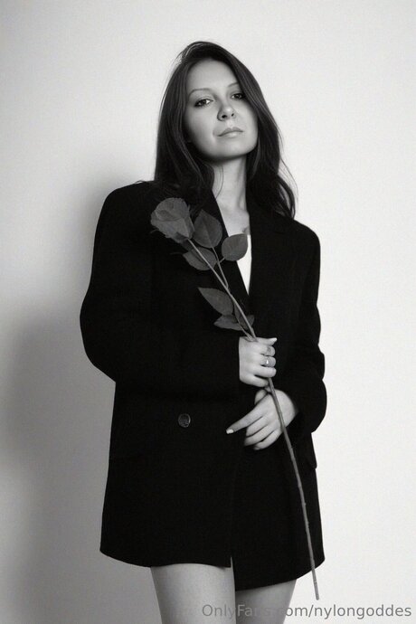 Nylongoddes hot star pic