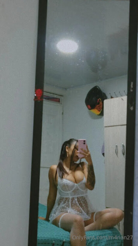 M4rian27 model exclusive photo