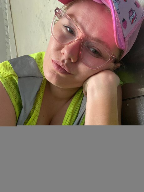 Lustful Lynn Free model naked pics