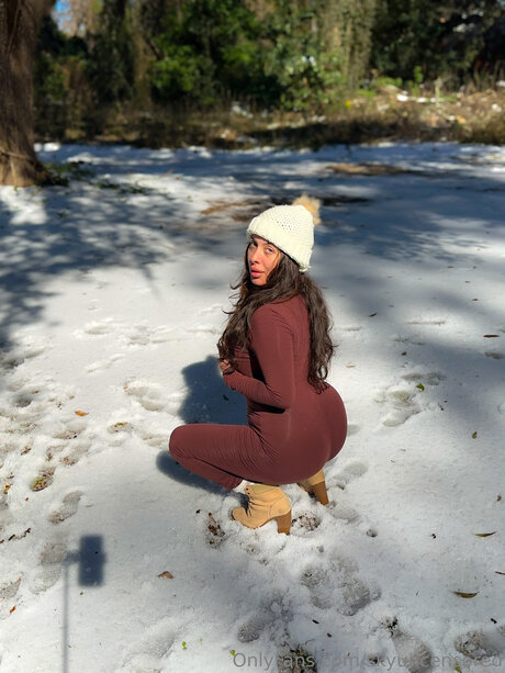 Skyuncensored pornstar pretty img