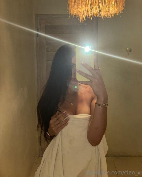 Cleo X xxx pornstar photo