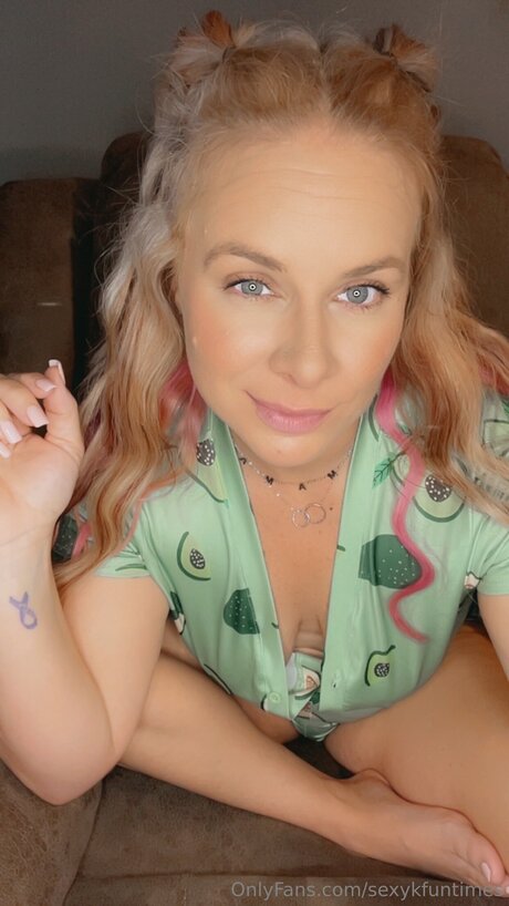 Sexykfuntimes hot actress photos