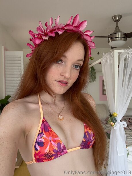 Redginger018 model top photo