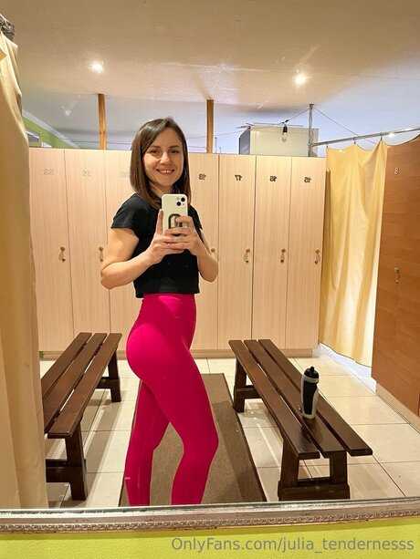 Julia Tendernesss model hd pics