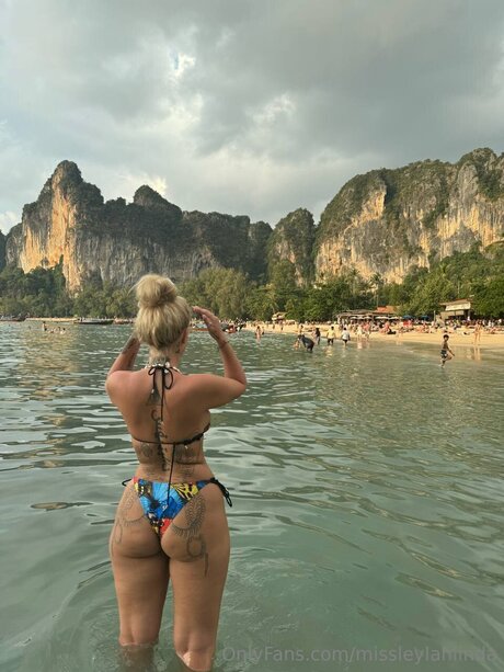 young asian onlyfans nude gallery