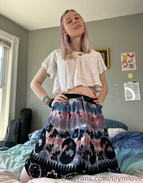 lilymlove pretty pornstar photo