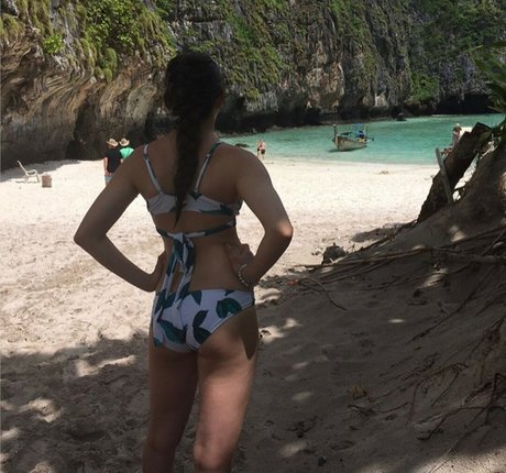 Chloe East model pic