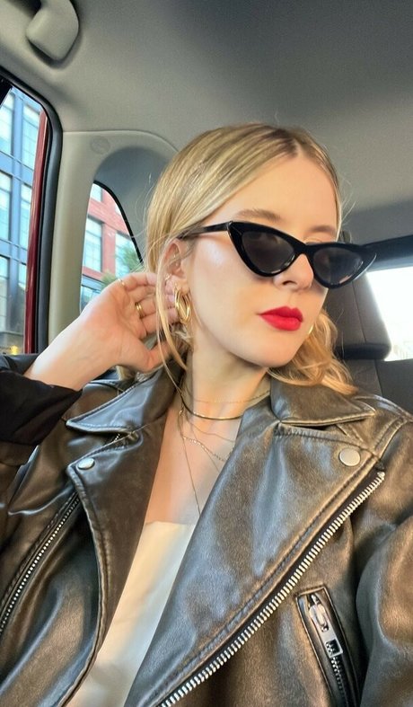 Itsjavachip sexy model picture