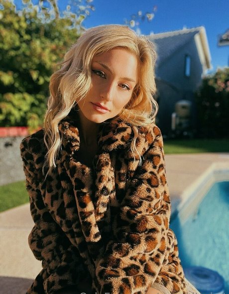 petite skinny onlyfans art naked photo