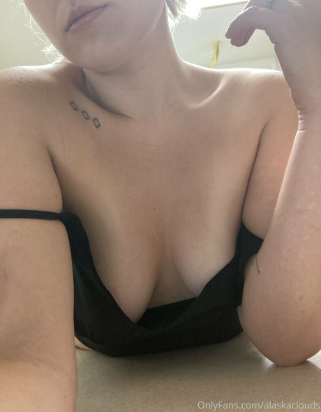 alaskaclouds nudes star archive