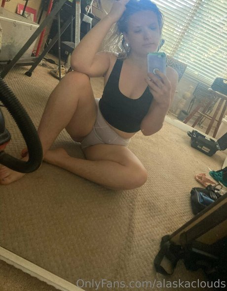 alaskaclouds model nude pic