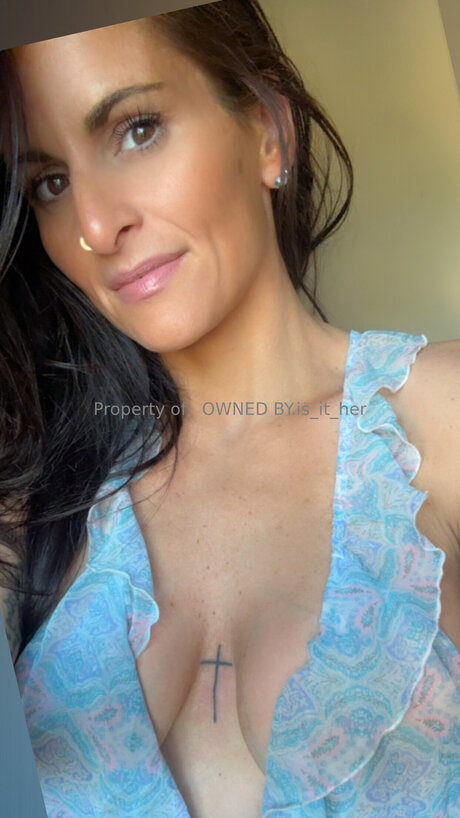 brunette petite onlyfans hot image