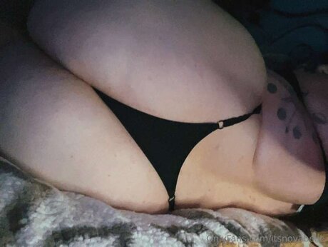 Novabelleinactive art model photo