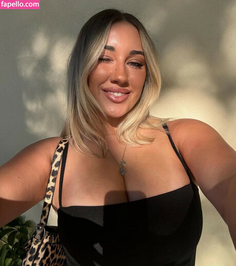 chloetharle beautiful actress pic