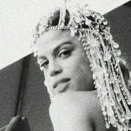 Clara Buarque hd actress archive