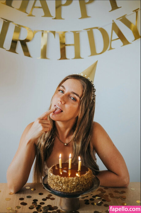 Trinilausen model nude pic