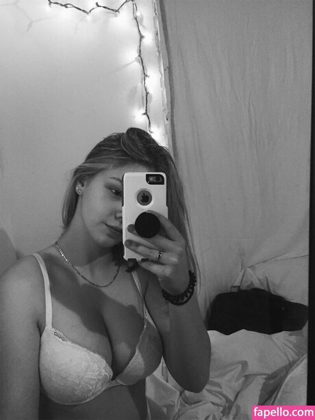 alexisfogartyy model nude galleries