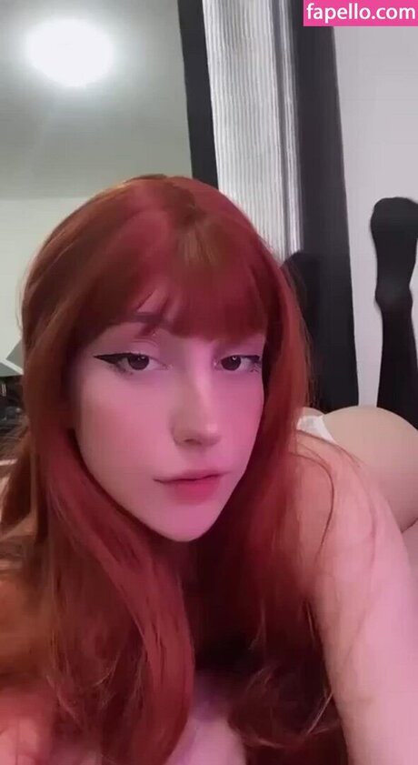 Nanychan naked model image