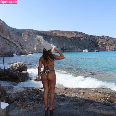 Ruby Sheohmelian model top photo