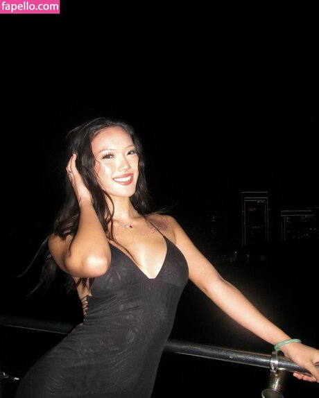 naked asian onlyfans top pic