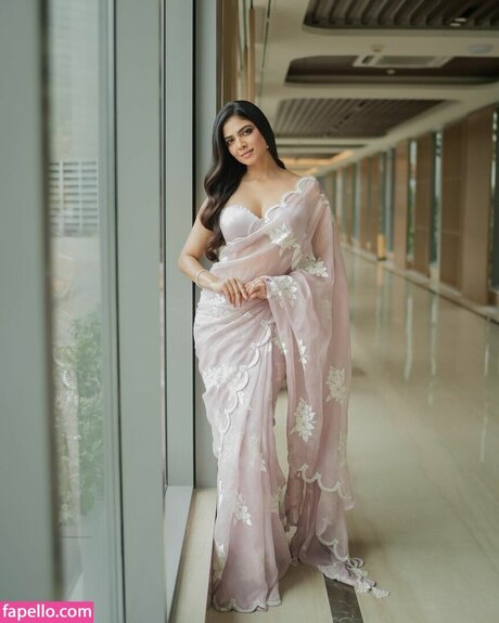 Malavika Mohanan pornstar hot pics