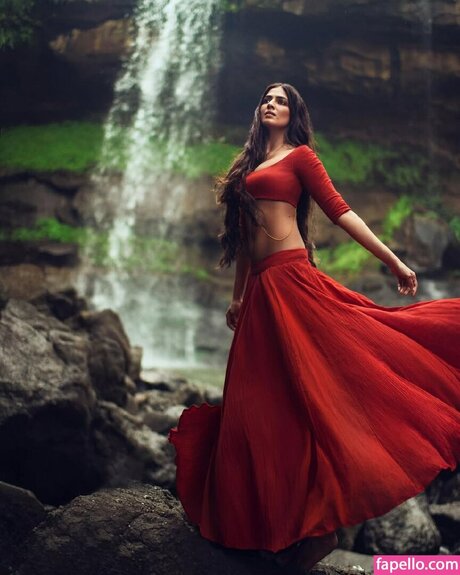 Malavika Mohanan perfect star pictures