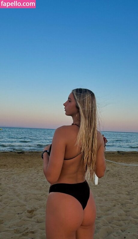 Iris Vallaranii nudes model photo