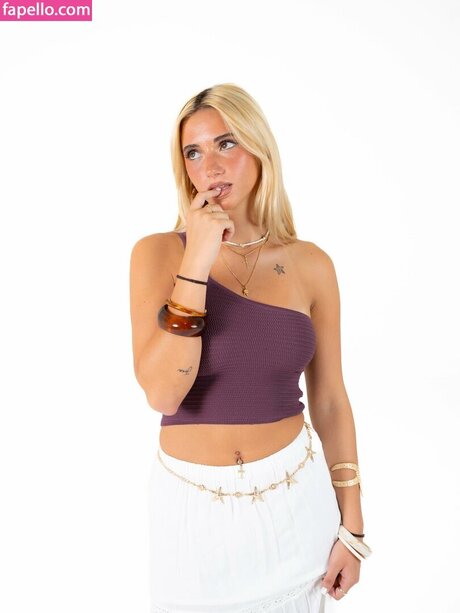 Iris Vallaranii star erotic photo