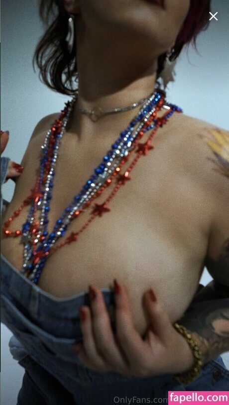 EmeryEXP star erotic photo