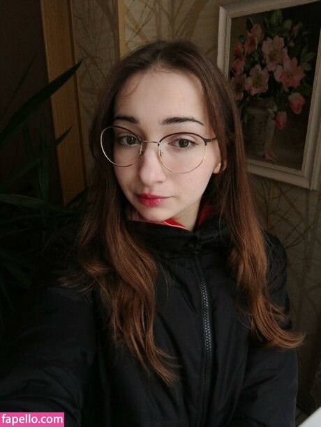 Polly Bee model sexy image