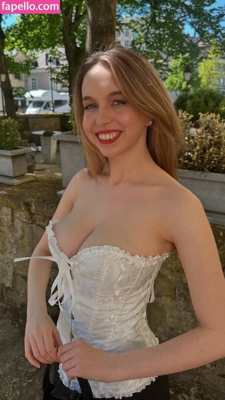 Serena Skybourne nice actress photo