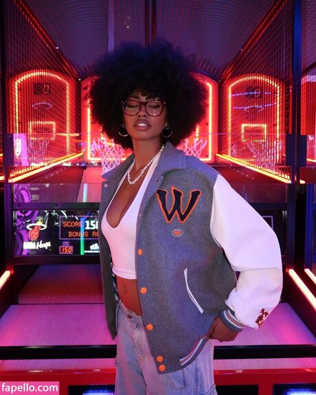 Jasmine Chola model top img