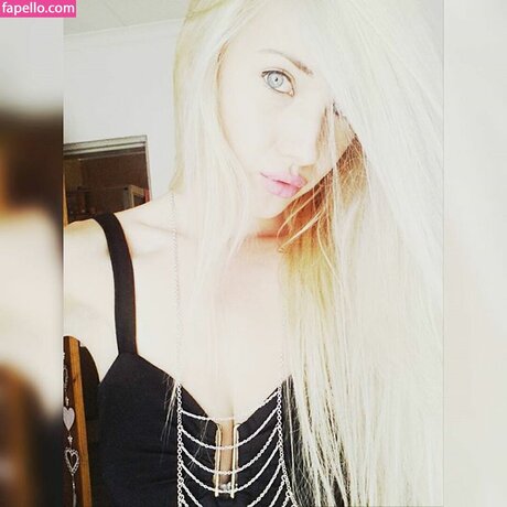 Amber Koltzow Bastick erotic model picture