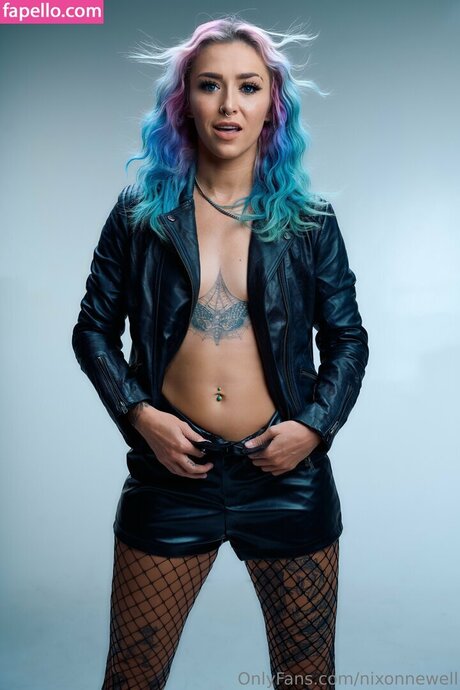 Nixonell model hot img