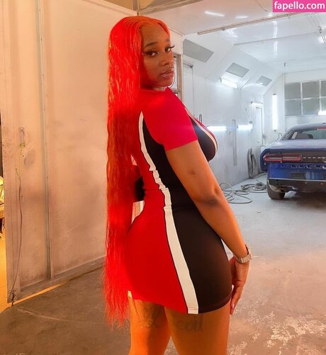 Sexxy Red sexy model pictures