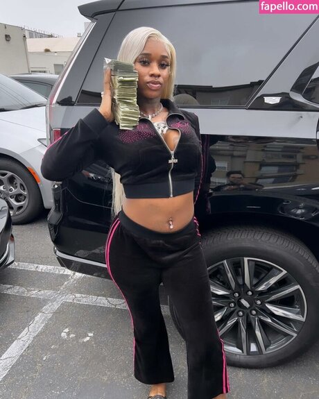 Sexxy Red model hd picture