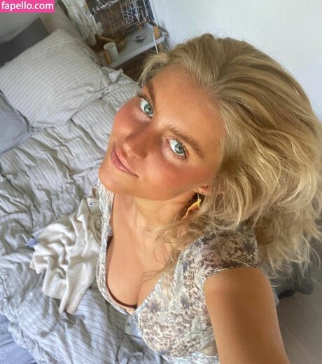 Sofie Houman art model image