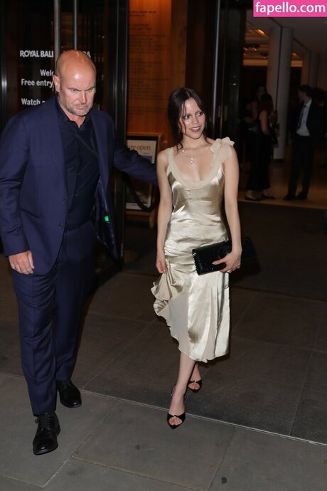 Jenna Ortega sexy star img