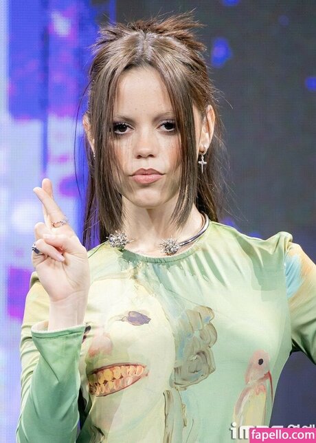 Jenna Ortega erotic pornstar pics