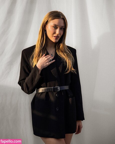 Oliwia Petryna hot star pic