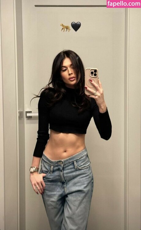 Roxie W giel hot pornstar archive