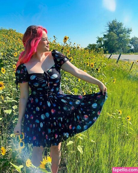 Sarah Whittle top model img