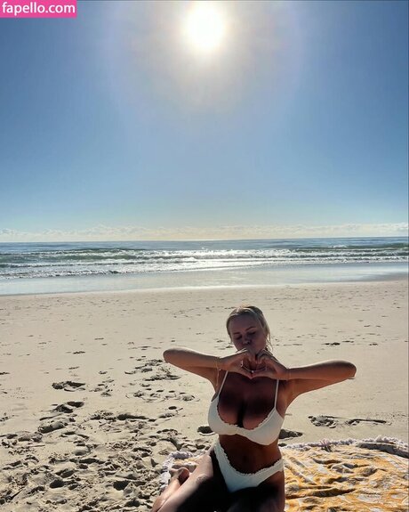 reeganbaildon_ art actress photo