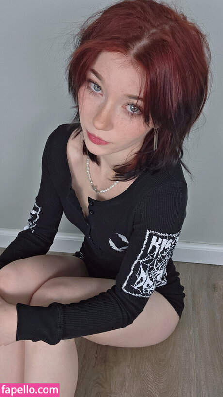 Celebi cos nice actress photo