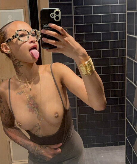 asian shemale onlyfans beautiful xxx photo