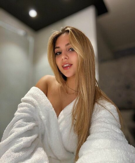 Mia Gomes hot pornstar img