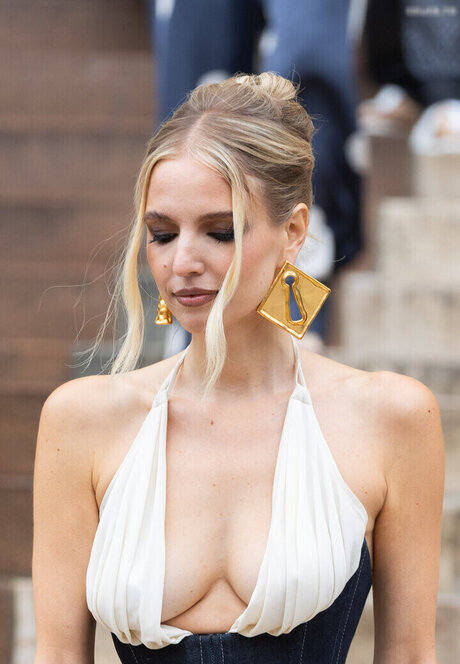 pool threesome onlyfans naked archive